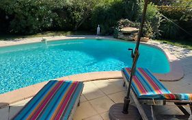 Studio Bord De Piscine
